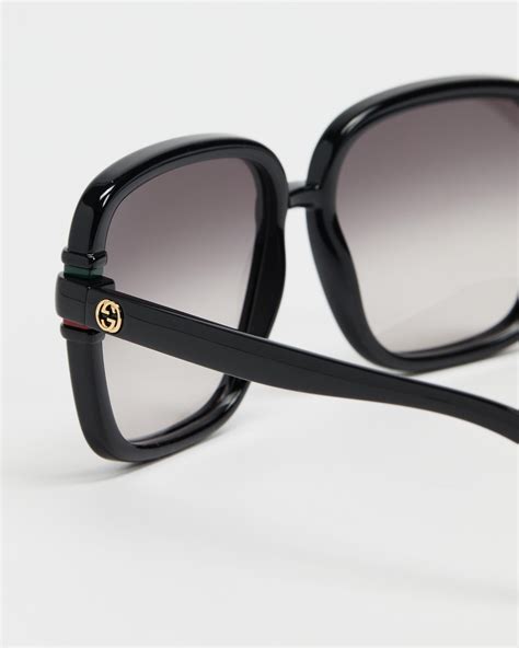 Gucci GG1066S .